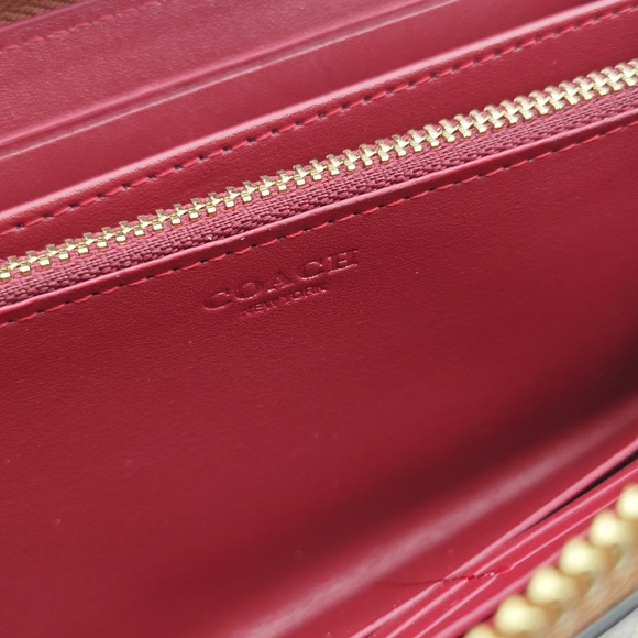 Coach Wallet - Picture 9 of 9